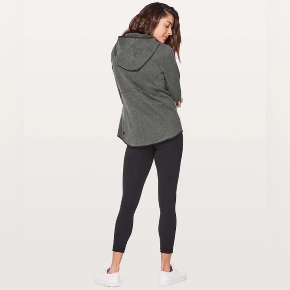LULULEMON ATHLETICA Fleece and Thank You Pullover in Heathered Black - Picture 3 of 12